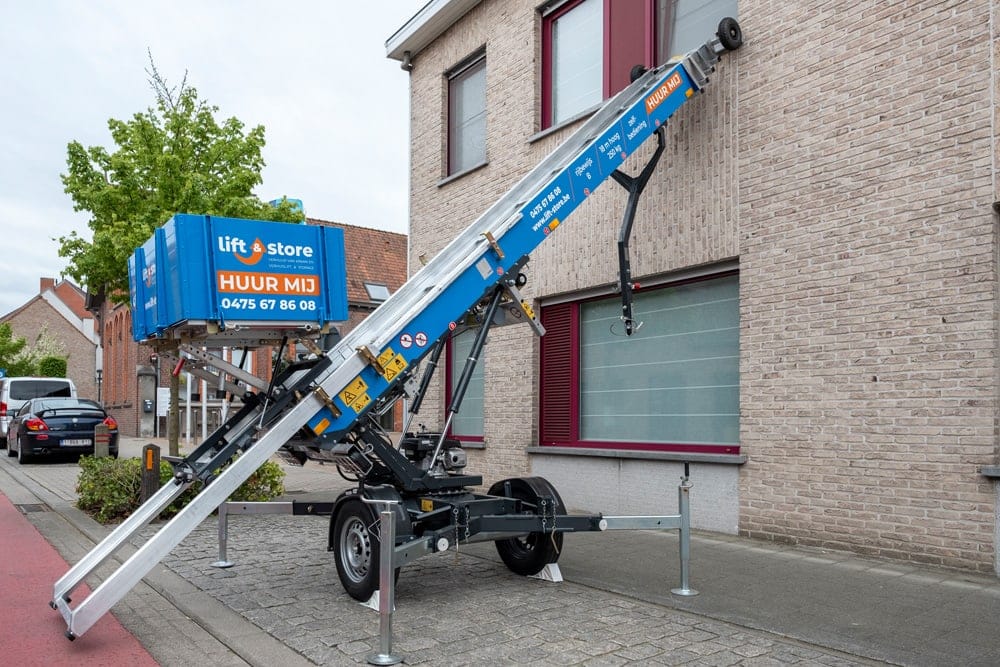 Verhuislift Easy op benzine, opgesteld en klaar voor gebruik